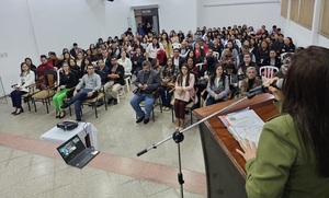 Charla "Cyberpadres" abordó peligros del uso de la tecnología en niños - OviedoPress