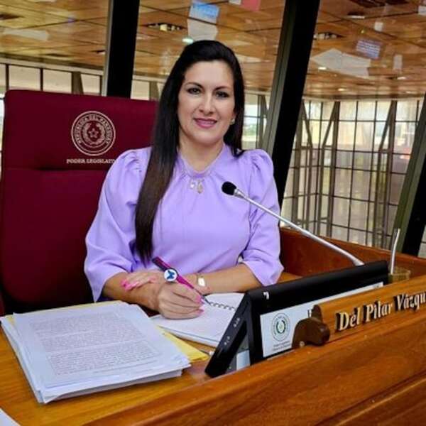 Denuncian a diputada azul por nepotismo y planillerismo - Política - ABC Color
