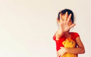 Condenan a 28 años de prisión a hombre que abusaba de dos hermanitas - Oasis FM 94.3