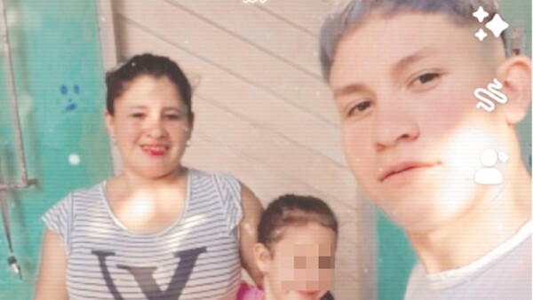 El hermano de oro: Cuida a sus hermanas de 11 años y de 3 meses