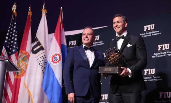 Peña es distinguido con el premio “Champion of Freedom” en EE. UU. - ADN Digital