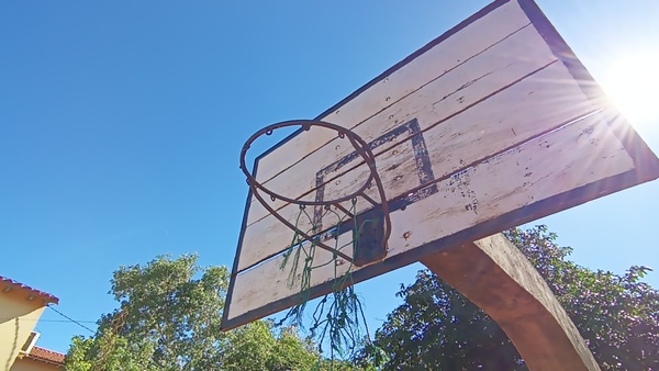 Organizan Intercolegial para Refaccionar Cancha de Básquet
