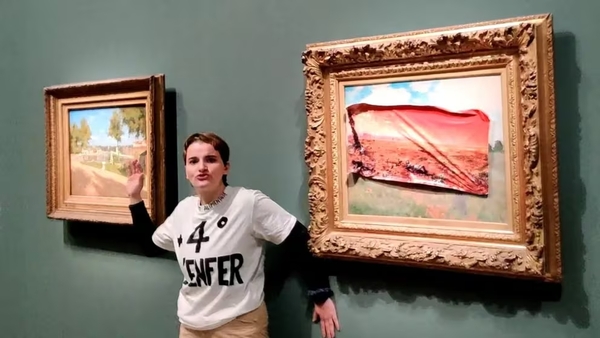 Militante ecologista detenida por intervenir un cuadro de Monet en el Museo de Orsay - Megacadena - Diario Digital