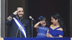 La hija de Bukele le roba una pizca de protagonismo a su padre en investidura salvadoreña