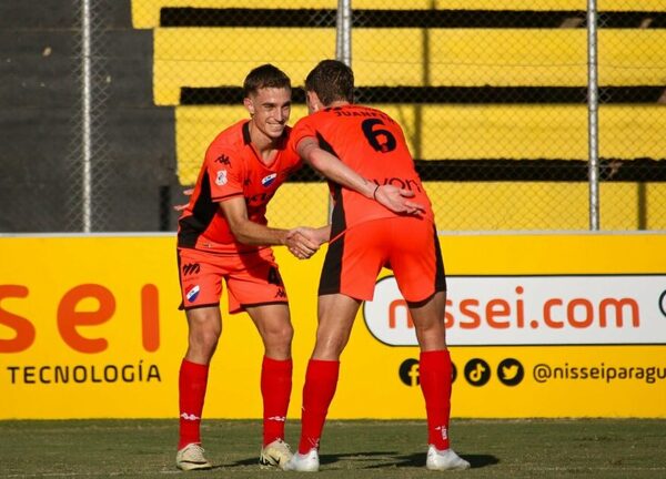 Versus / ¡Tarde de goles en Dos Bocas! Nacional fue superior y goleó a Tacuary