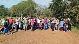 Pobladores de barrio Santo Domingo de Encarnación exigen transporte público y caminos de calidad - Nacionales - ABC Color