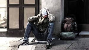 “Le traje a vivir conmigo a España y apenas cobró su sueldo me dejó”