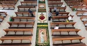 La Nación / Comunidad se luce con la creación de imponente alfombra para celebrar el Corpus Christi