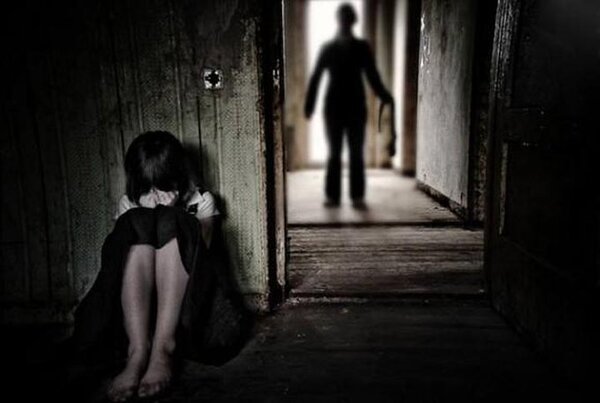 Prostituía a su hija y si la niña se negaba la dejaba sin comer