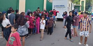 Realizan asistencia médica a indígenas ubicados en la Avenida Artigas