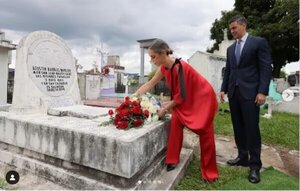 La pareja presidencial de Paraguay rindió homenaje a Mangoré en El Salvador