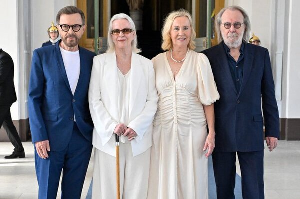Miembros de ABBA fueron nombrados Caballeros en una ceremonia real en Suecia