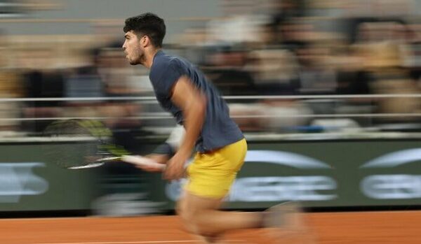 Versus / Alcaraz se mete en cuartos de Roland Garros con cómodo triunfo ante Auger-Aliassime
