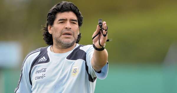 La Nación / Maradona: aplazan juicio y venta del Balón de Oro