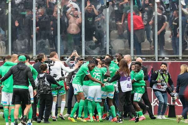 El Saint Etienne regresa a la Ligue 1 - Fútbol Internacional - ABC Color