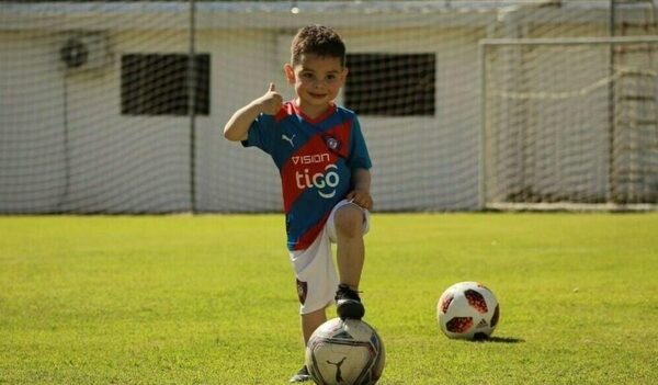 Miguel Almirón enloquece a los hinchas de Cerro Porteño con la foto azulgrana de su hijo