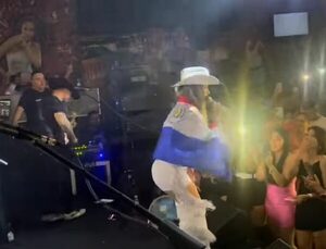 ¡En medio de varias emociones, Marilina arrancó su gira por España!