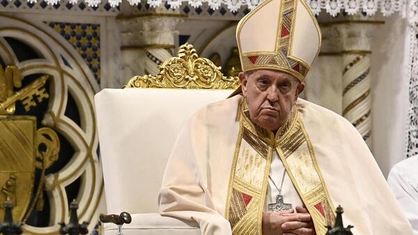 El papa Francisco lamenta los destrozos causados por la guerra y el egoísmo en la misa del Corpus