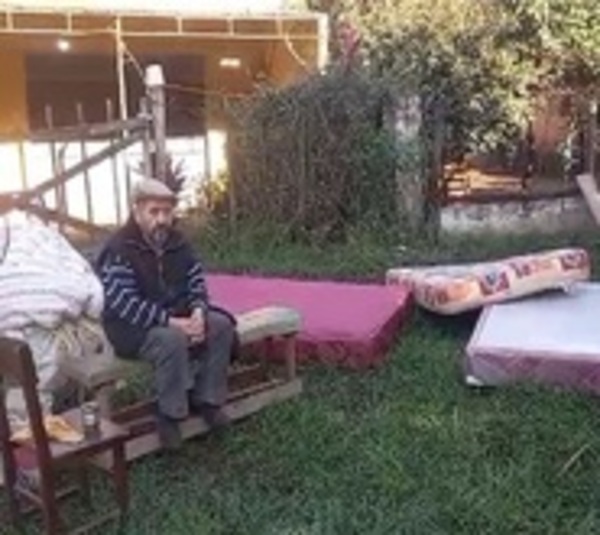 ¡Tristísimo! Desalojan a adulto mayor - Paraguay.com