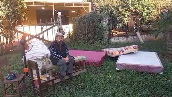 ¡Tristísimo! Desalojan a adulto mayor - Noticias Paraguay
