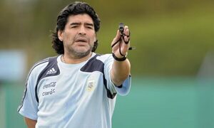 Maradona: aplazan juicio y venta del Balón de Oro