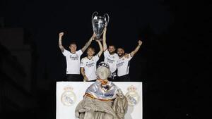 Kroos, protagonista de una fiesta del madridismo en Cibeles