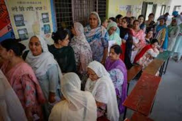 Más de 30 agentes electorales mueren en India por el calor