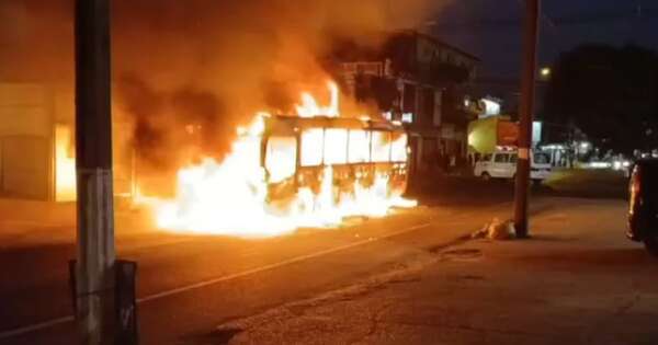 Diario HOY | Bus de la Línea 26 ardió en llamas en el centro de San Lorenzo