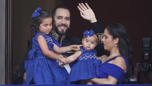 Bukele asume y promete sanar la economía de El Salvador
