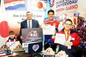 Ajedrecistas campeones mundiales homenajeados por Nihon Gakko - Polideportivo - ABC Color