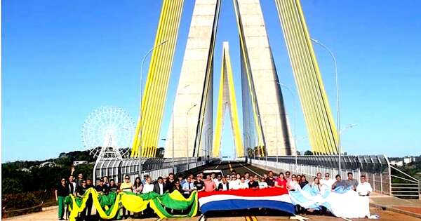 La Nación / Impulsan apertura de puente Franco/Foz ante insostenible paso