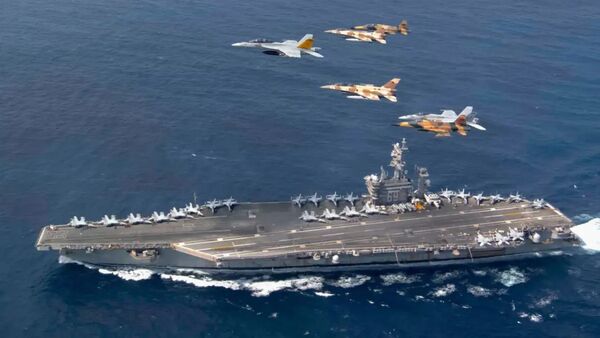 Yemeníes atacaron un portaviones nuclear de EEUU