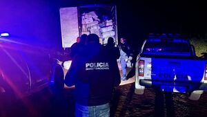 Piratas del asfalto roban celulares durante violento asalto a camión de encomiendas - La Clave