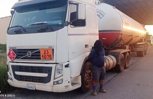 Chofer boliviano cae con 10 kg de droga, ocultos en su camión cisterna