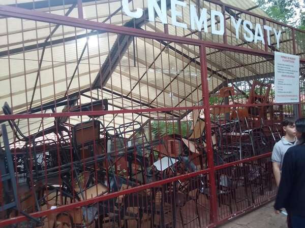 Estudiantes toman colegio Ysaty de Asunción - Nacionales - ABC Color