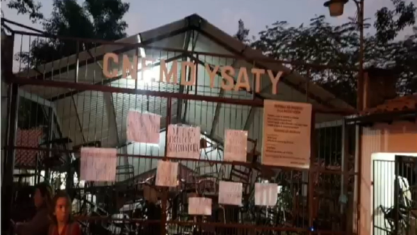 Alumnos toman el colegio Ysaty de Asunción y exigen salida de la directora
