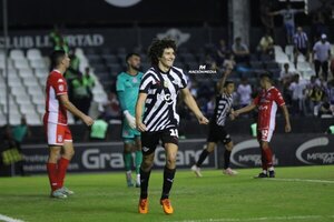 Libertad despacha a General Caballero y queda a un paso de una nueva estrella - Oasis FM 94.3