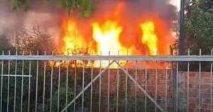 La Nación / Controlan incendio desatado en un basural de Tablada Nueva