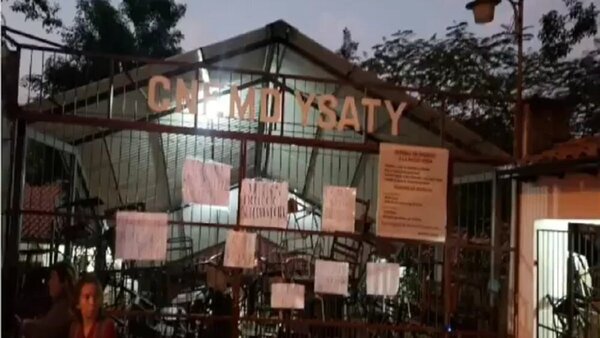 Alumnos toman el colegio Ysaty de Asunción y exigen salida de la directora - Radio Imperio 106.7 FM