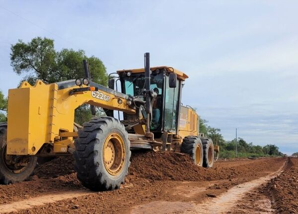 Gobierno entrega maquinarias para el mantenimiento vial y saneamiento ambiental