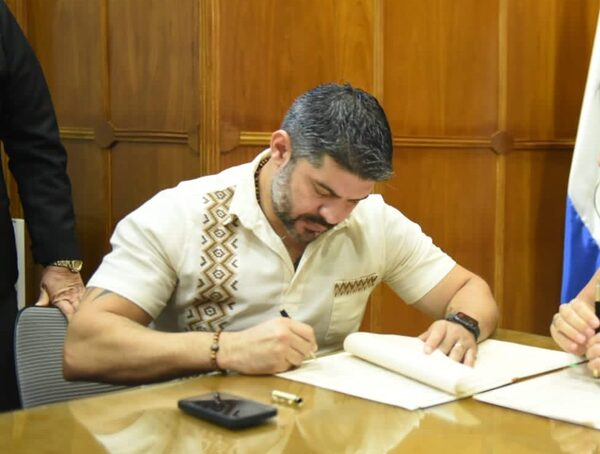 "Nenecho" niega haber utilizado G. 500 mil millones para pago de salarios · Radio Monumental 1080 AM
