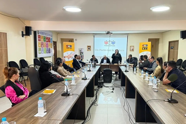 Presentan en Ciudad del Este el proyecto “Un pacto con la lectura” - La Clave