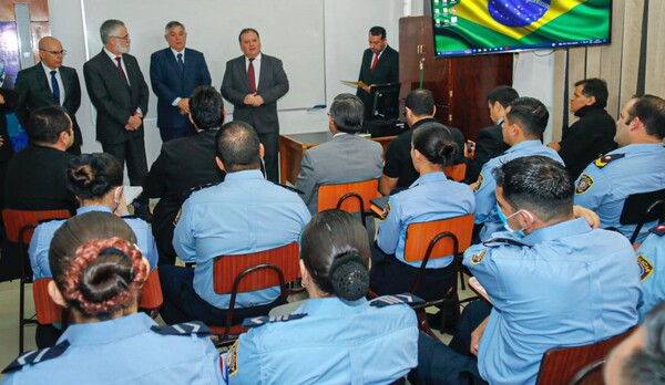 Agentes policiales se capacitan para prevenir el uso de drogas entre estudiantes • PARAGUAY TV HD