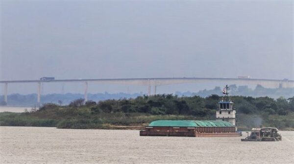 Descenso de los ríos Paraguay y Paraná afecta capacidad de transporte fluvial paraguayo