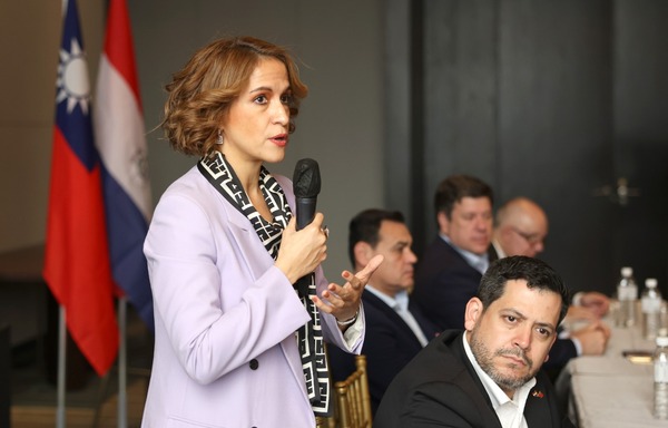 Lea permanece como jefa de Gabinete. Peña desmiente rumores - ADN Digital