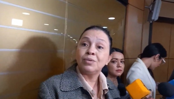Zully Rolón y Giuzzio debieron ser investigados por apañar a Mauro Ruíz Díaz, según senadora