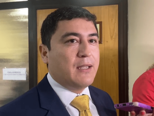 “Que pague su deuda a Cruzada y deje de joder con 40 millones”, dice Paraguayo Cubas a José Oviedo · Radio Monumental 1080 AM