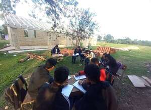 Tava’i: estudiantes de asentamiento siguen estudiando a la intemperie - Nacionales - ABC Color
