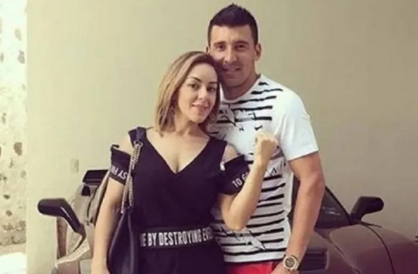 (VIDEO). ¡Ndi continúa el tiroteo! Ex esposa del Pájaro Benítez muestra pruebas de infidelidad de su ex ména