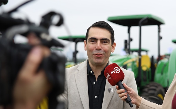 Gobernación de Caaguazú recibió maquinarias viales por parte del Gobierno Nacional - Noticiero Paraguay